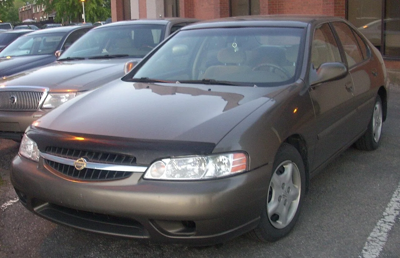 2000–2001 Nissan Altima — representative body generation