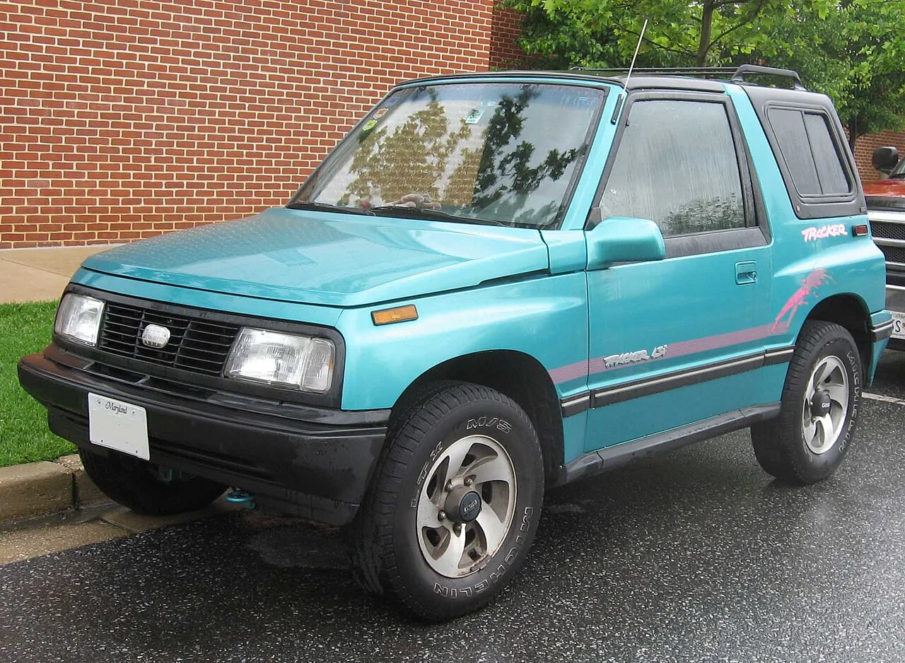 1989–1995 Geo Tracker — representative vehicle generation; Original front design; US-market LSi shown