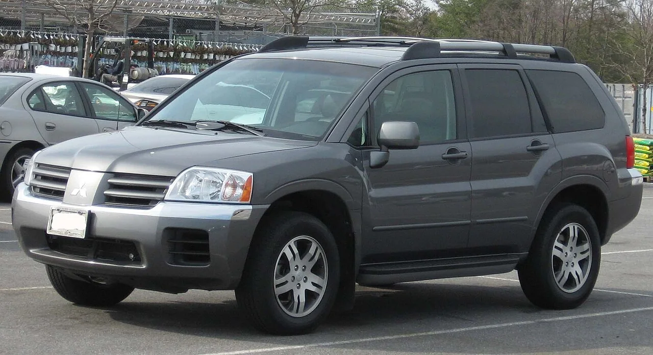 2004–2005 Mitsubishi Endeavor — representative vehicle generation
