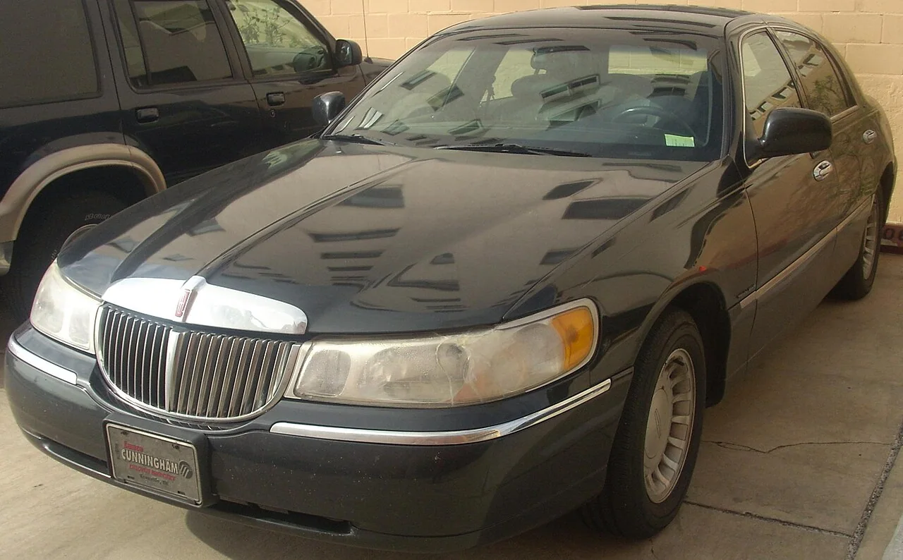 1998–2002 Lincoln Town Car — representative vehicle photograph