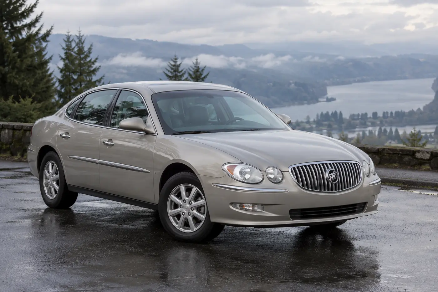 One 2005-2009 Buick LaCrosse representative of this body-style range