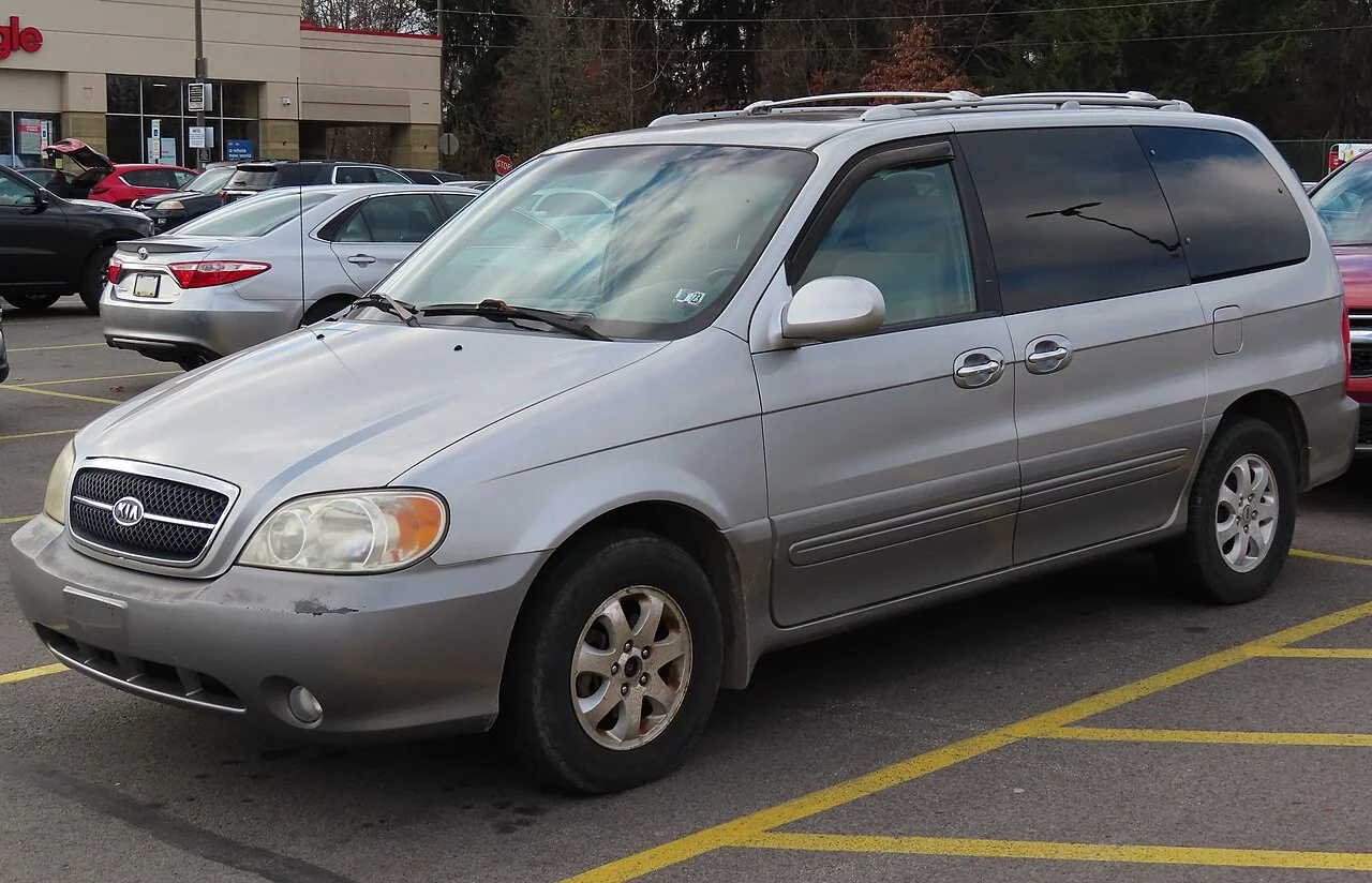 2002–2006 Kia Sedona — representative vehicle photo
