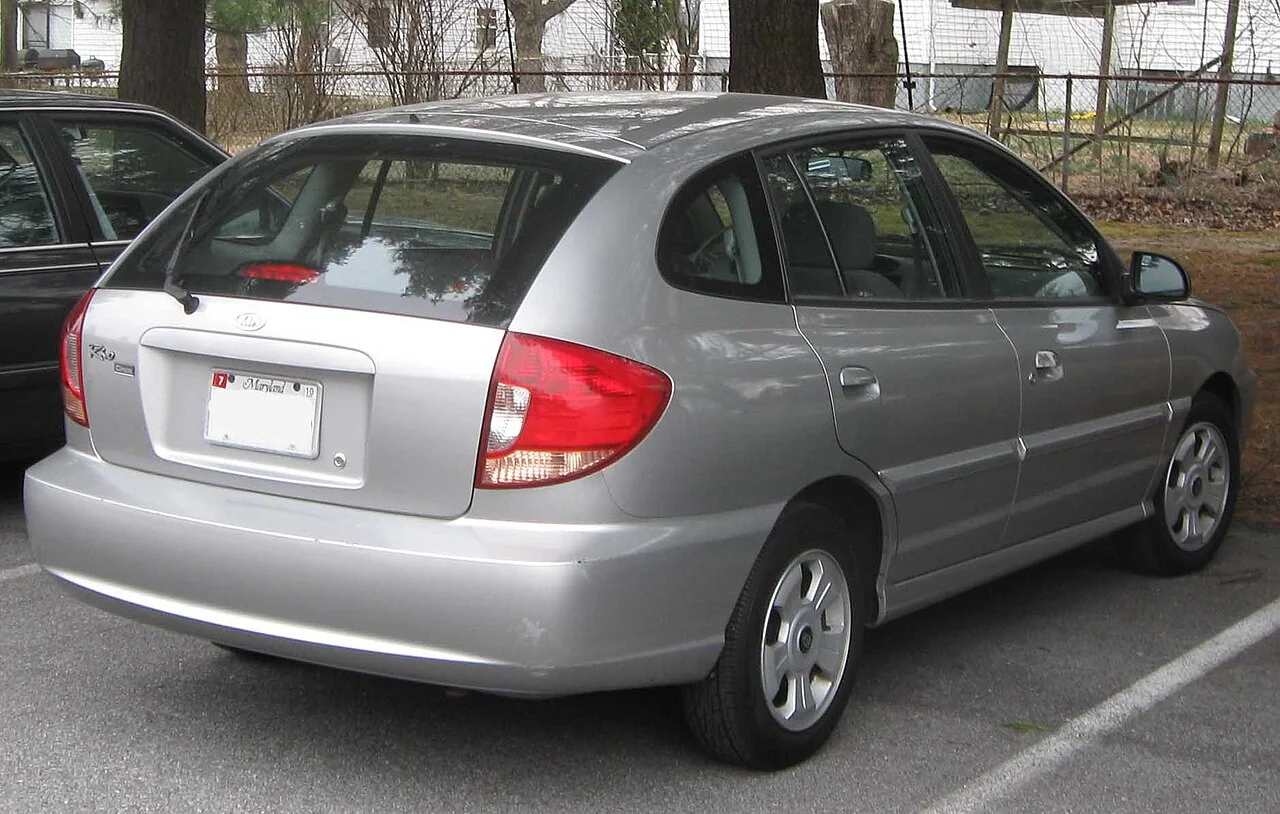 2003–2005 Kia Rio Cinco — representative vehicle photo