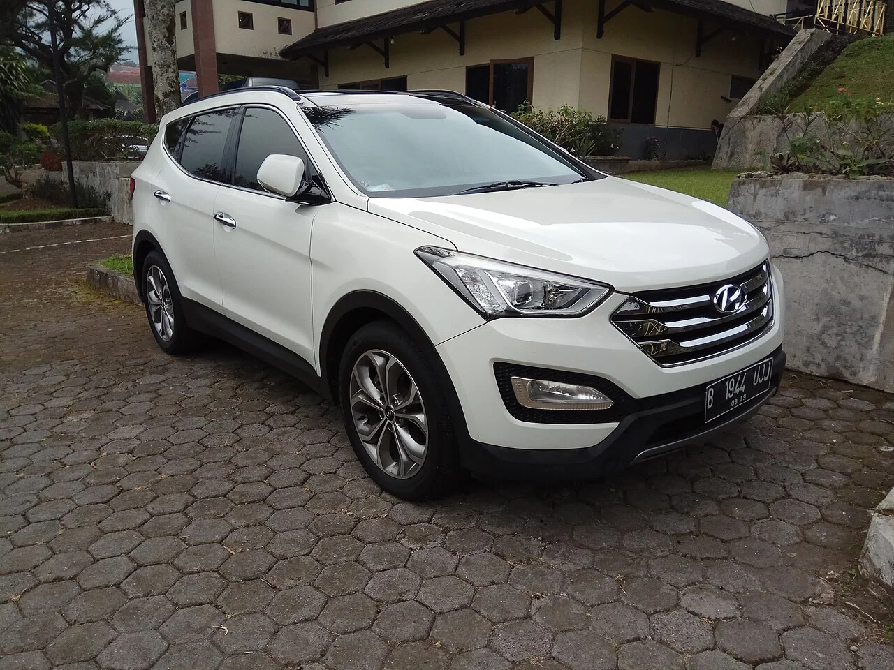 2014–2018 Hyundai Santa Fe — representative vehicle photo