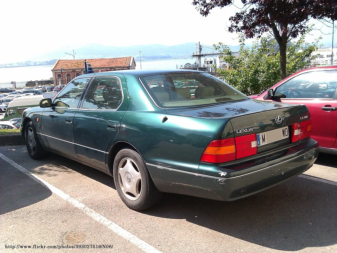 1998–2000 Lexus LS400 — representative vehicle photo