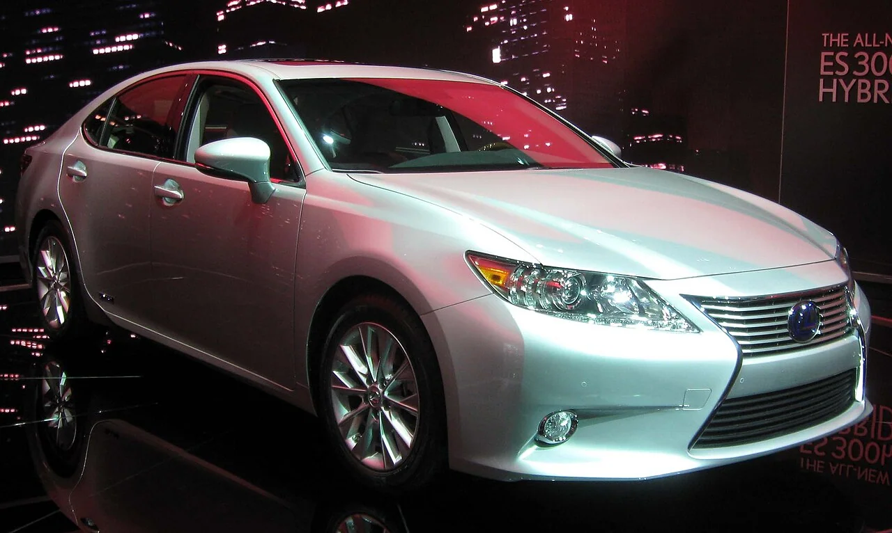 2013–2018 Lexus ES300h — representative vehicle photo