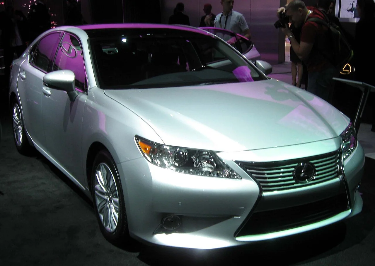 2013–2018 Lexus ES350 — representative vehicle photo